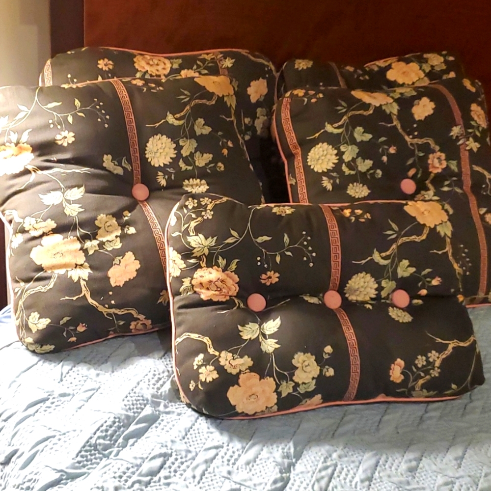 5 Oriental Accent Pillows